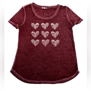 Maurices love tee t-shirt maroon burgundy gold size Small metallic scoop